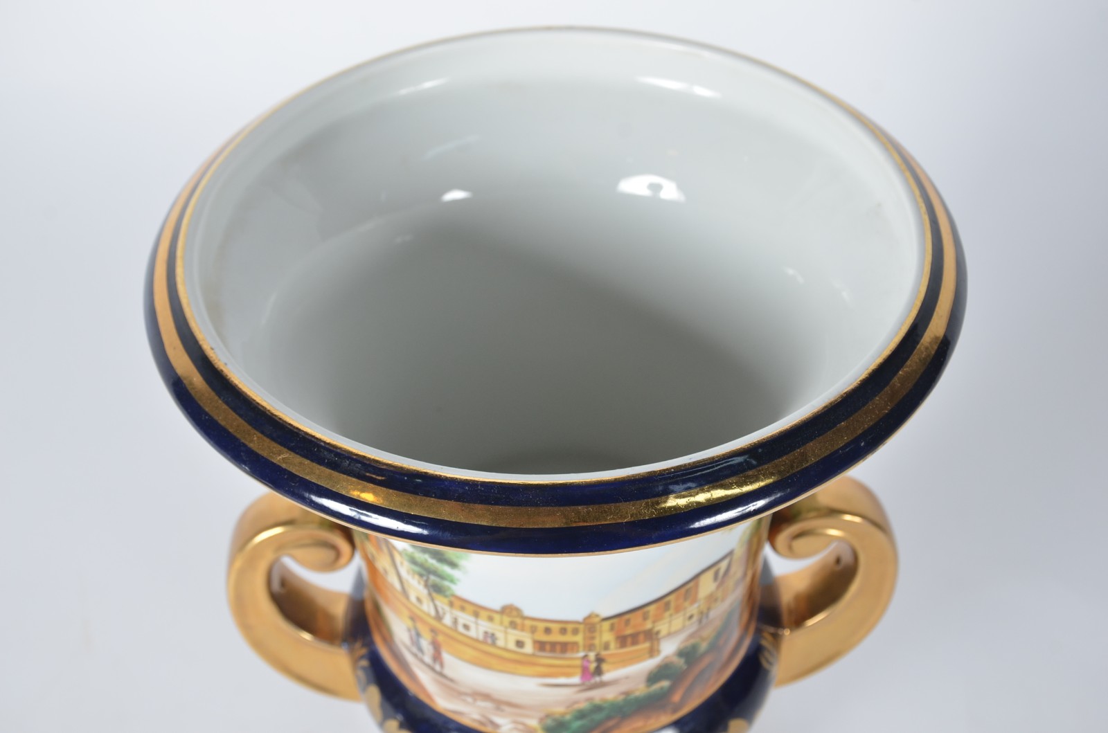 Ânfora de porcelana francesa de Sèvres, fundo em azul cobalto e... - foto 7 de 9