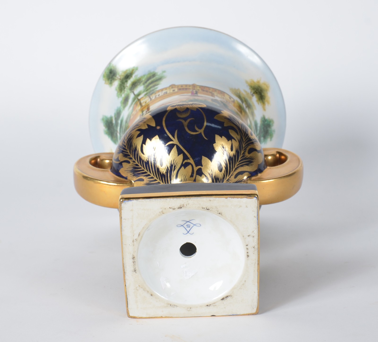 Ânfora de porcelana francesa de Sèvres, fundo em azul cobalto e... - foto 8 de 9