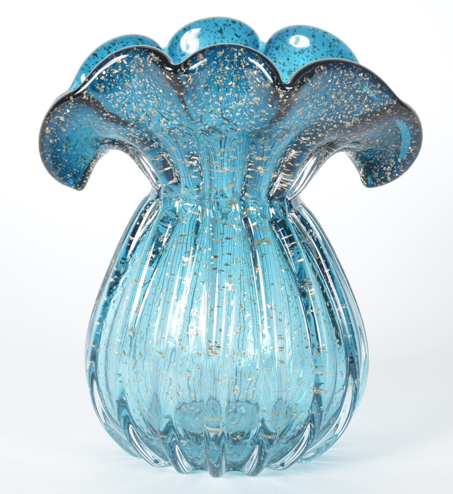 Vaso de vidro decorativo na cor azul com pó de ouro, borda feitio... - foto 1 de 5