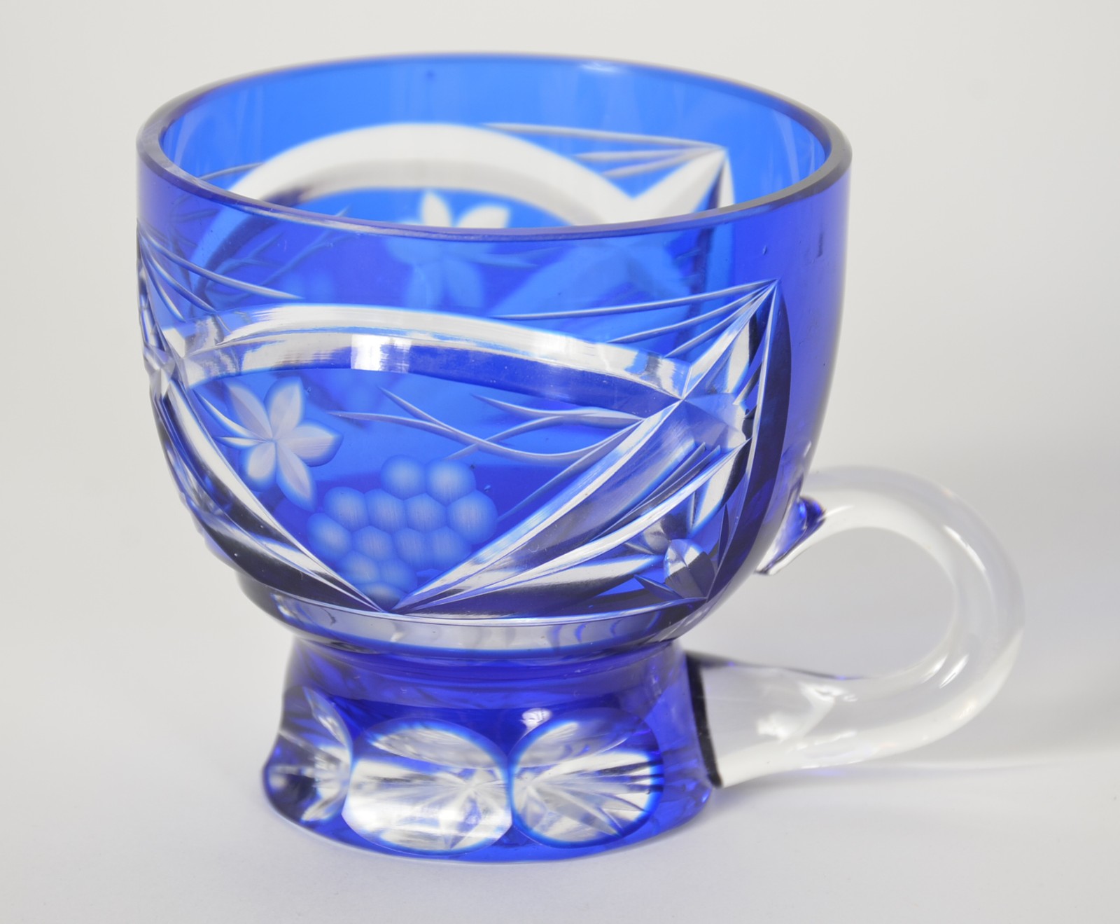 Conjunto de poncheira de cristal lapidado doublé azul, com concha e... - foto 4 de 8