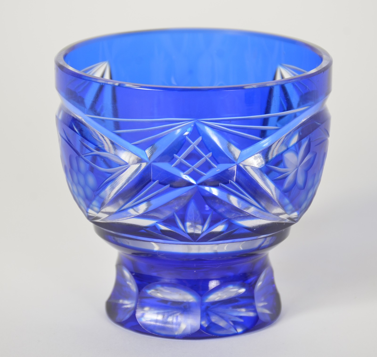 Conjunto de poncheira de cristal lapidado doublé azul, com concha e... - foto 7 de 8