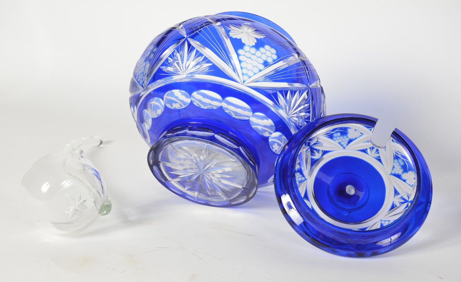 Conjunto de poncheira de cristal lapidado doublé azul, com concha e... - foto 8 de 8