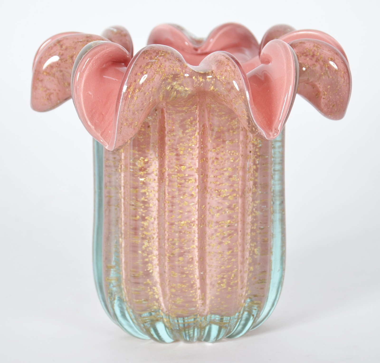 Vaso de vidro decorativo na cor rosa com pó de ouro, borda feitio... - foto 1 de 4