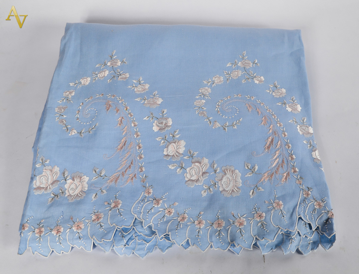 Conjunto de dois lençóis de linho azul com flores e 2 fronhas - Lygia...