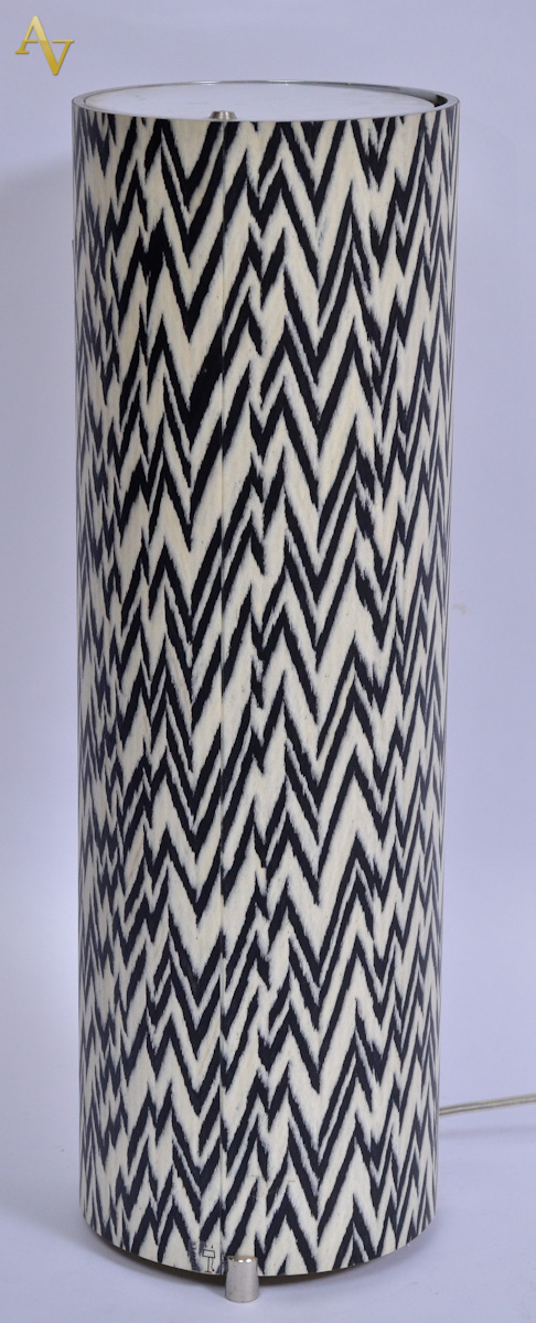 Luminaria anos 70, feitio cilíndrico. Alt. 50 cm.