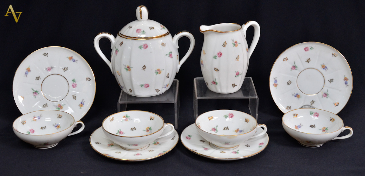 Serviço de chá de porcelana francesa LIMOGES na cor branca com...