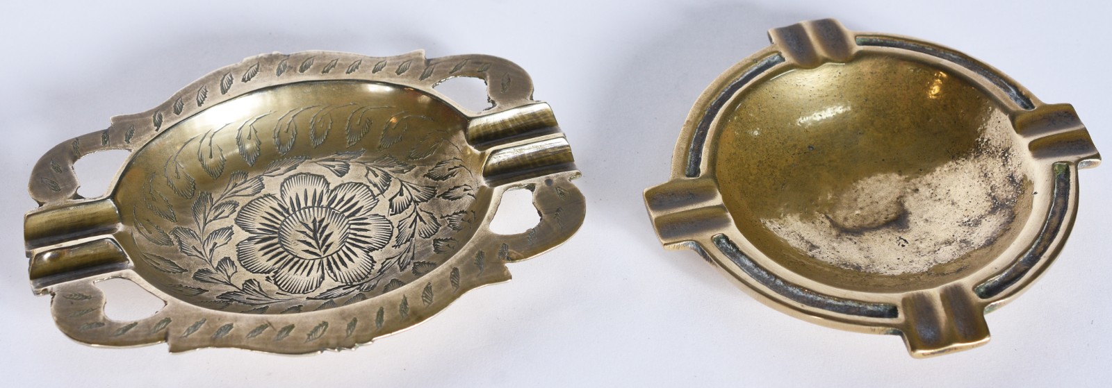 Diversas peças de metal dourado, sendo: defumador, jarra, bule, par... - foto 7 de 10