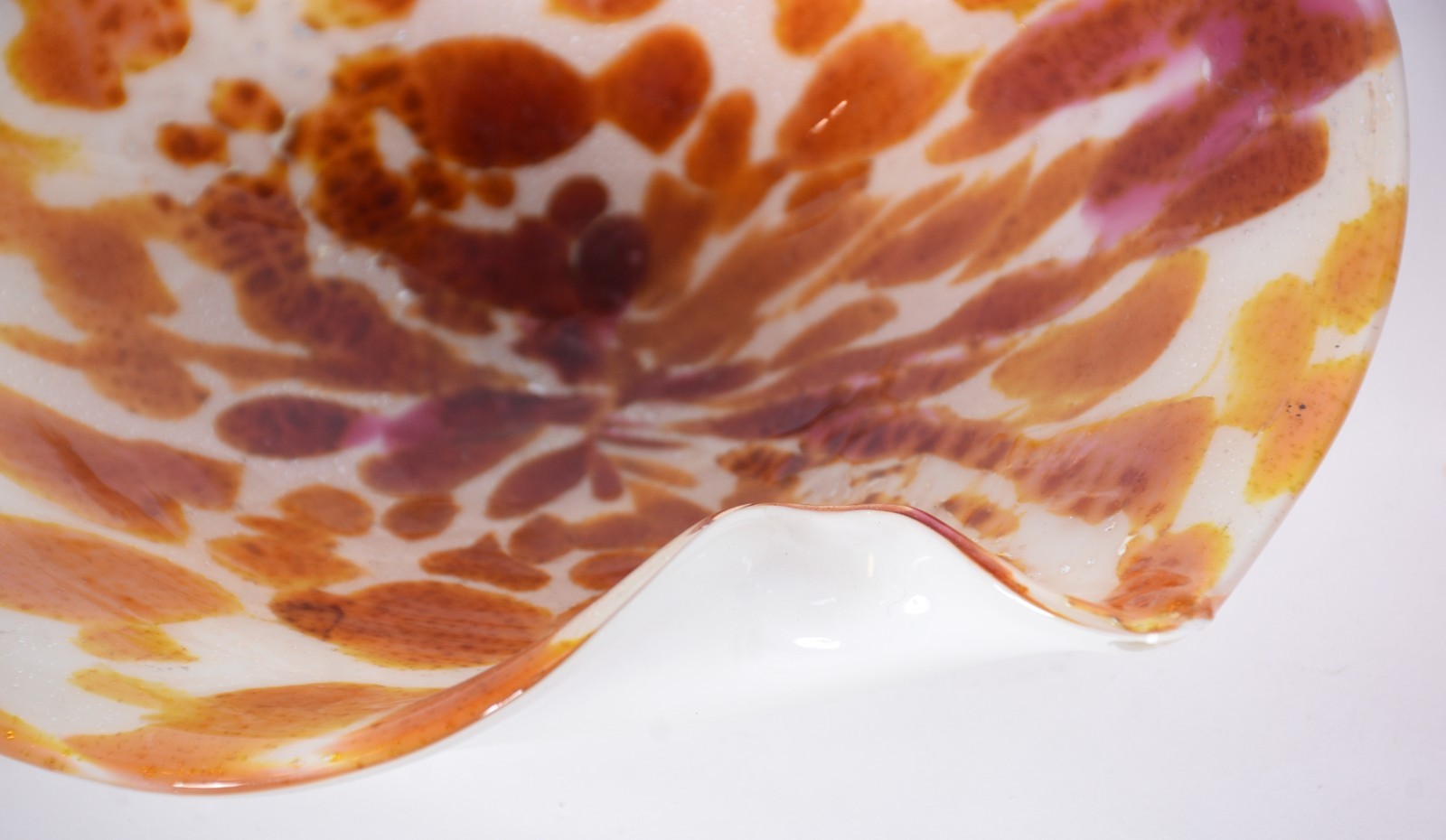 Dois bowls de murano em tons de laranja. Um deles com pequeno lascado. - foto 4 de 7