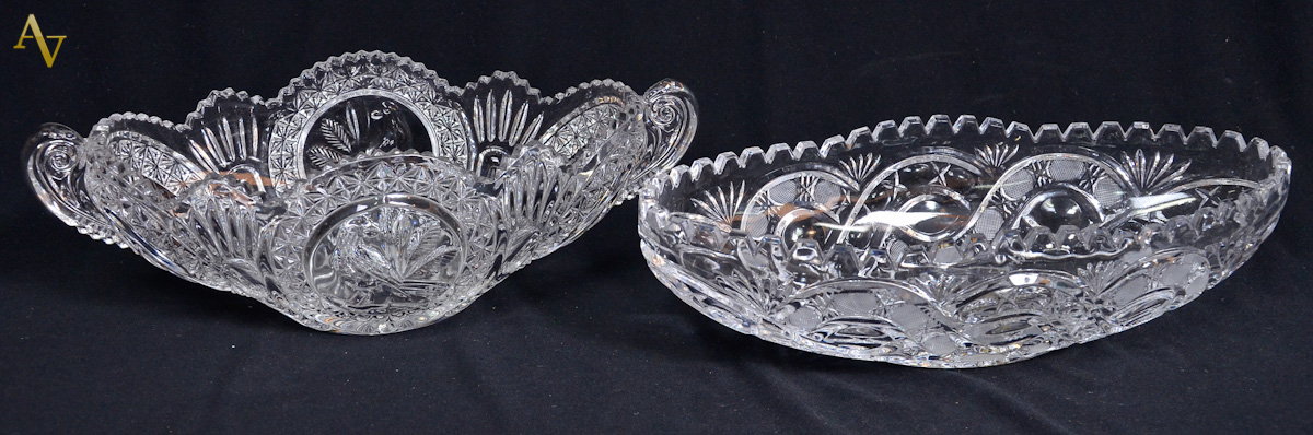 Duas fruteiras de cristal. Comp. 34 cm - larg.15 cm.