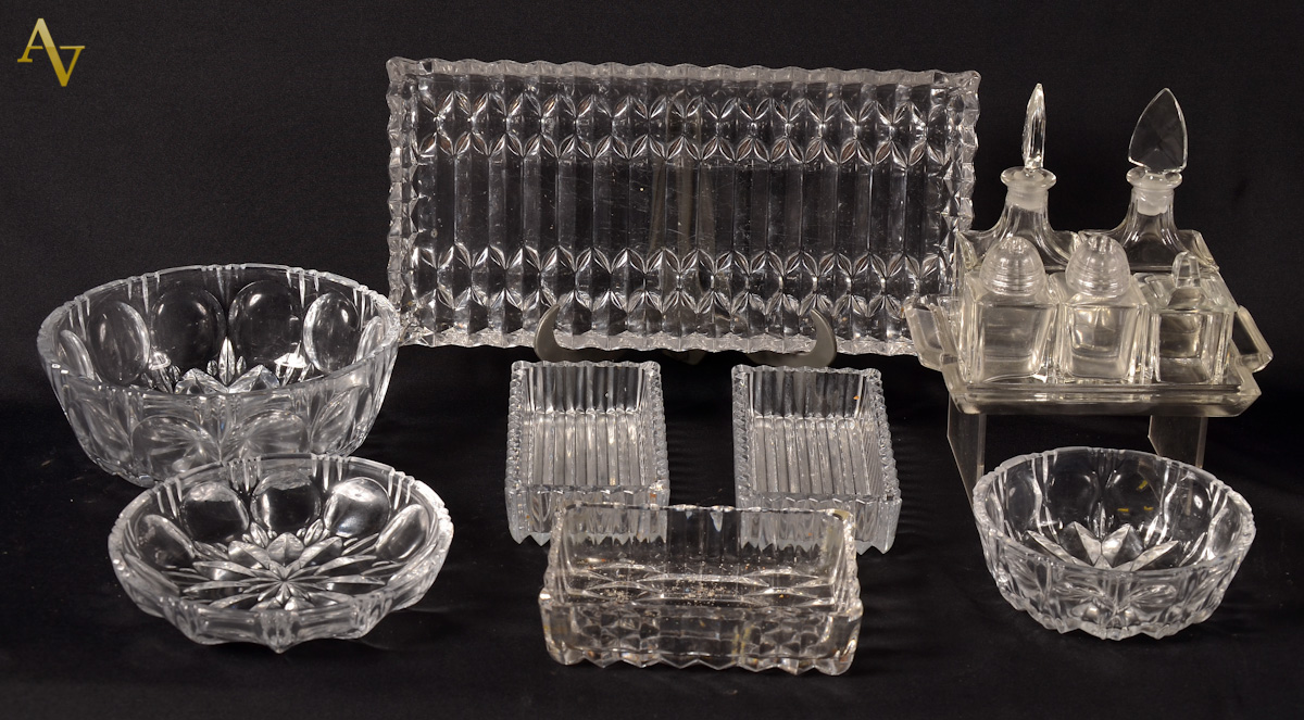 Diversas peças de cristal, sendo galheteiro c/ 6 peças; 3 bowls...