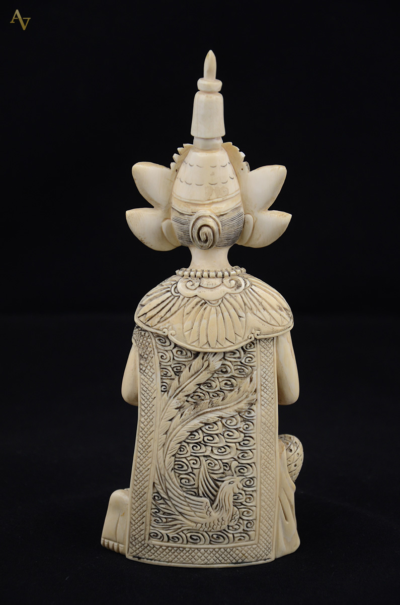 Escultura de marfim representando Deusa. Altura 21,5 cm. - foto 2 de 2