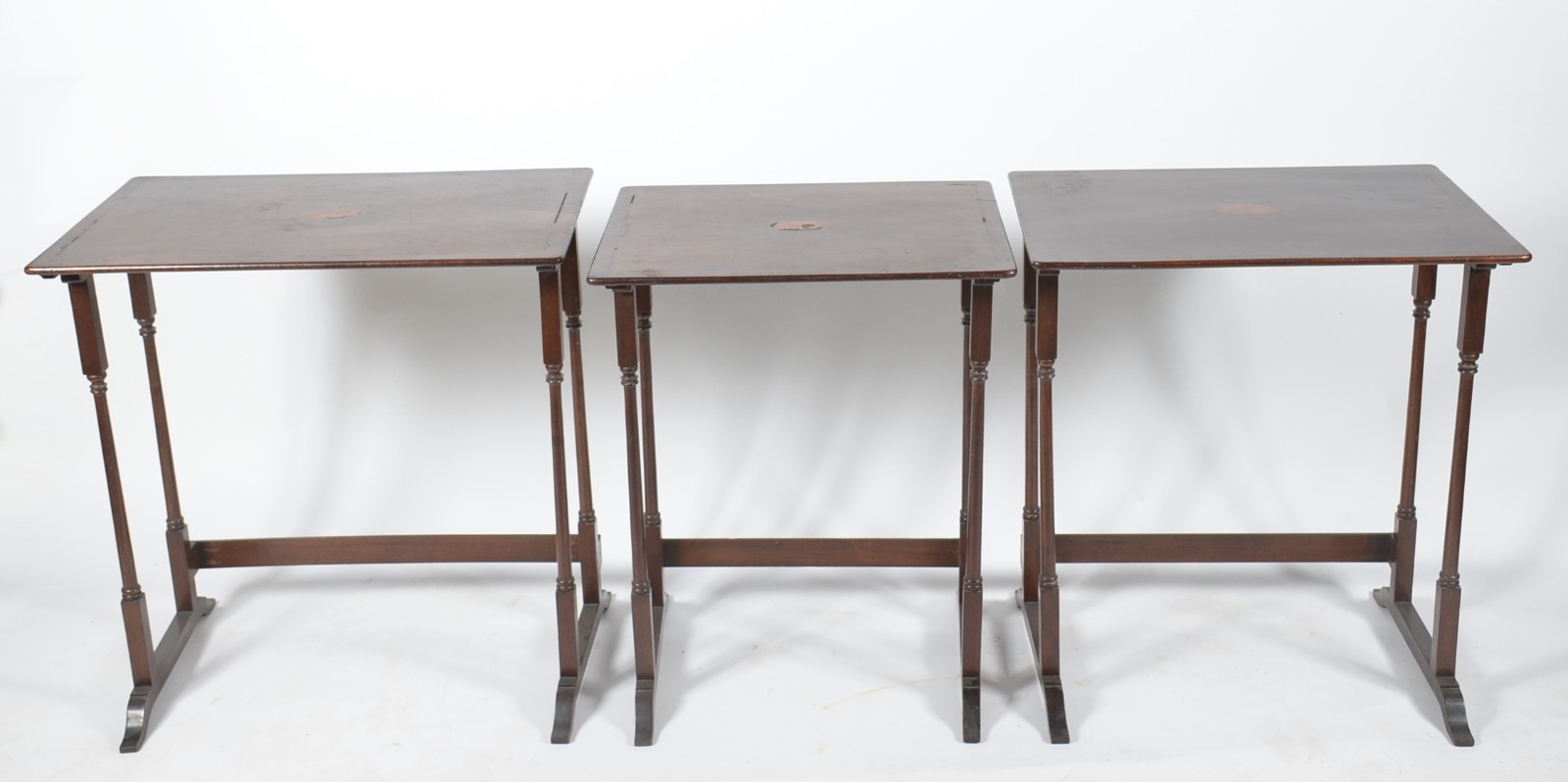 Mesa ninho de madeira nobre com 3 peças de encaixe, tampos... - foto 6 de 11