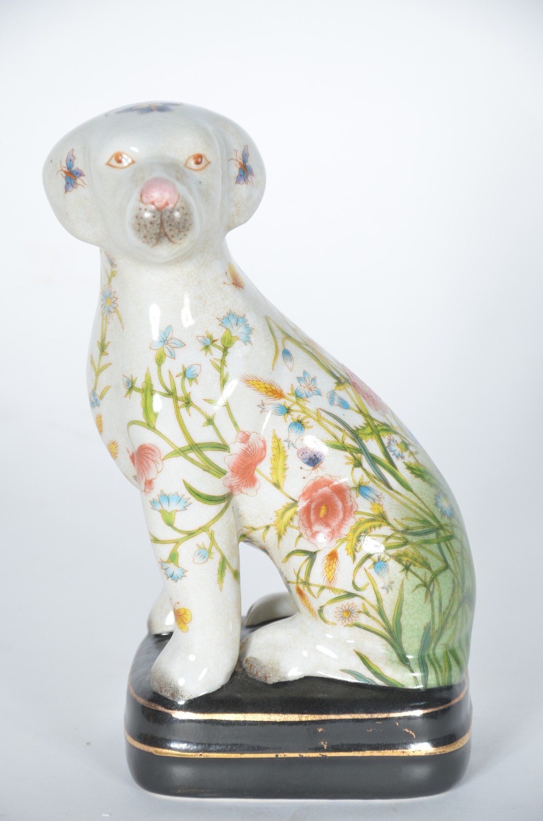 Estatueta de cerâmica representando cachorro com folhagens e flores... - foto 2 de 7