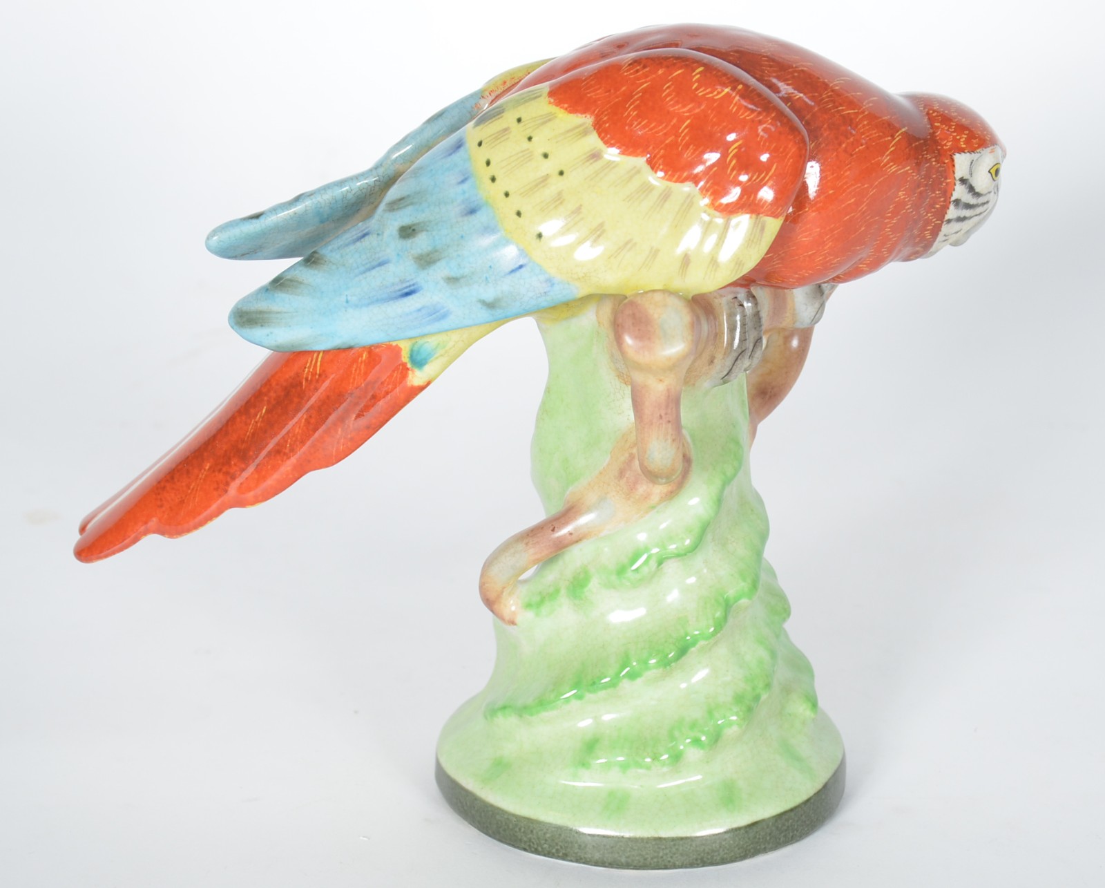 Estatueta de porcelana representando papagaio em policromia. - foto 3 de 6