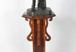 Marmura (Rosa Maria Rothier Duarte), Nosso pai ... - Escultura de bronze. Acompanha coluna de madeira nobre. (datado 1960)