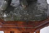 Marmura (Rosa Maria Rothier Duarte), Nosso pai ... - Escultura de bronze. Acompanha coluna de madeira nobre. (datado 1960)