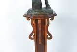 Marmura (Rosa Maria Rothier Duarte), Nosso pai ... - Escultura de bronze. Acompanha coluna de madeira nobre. (datado 1960)