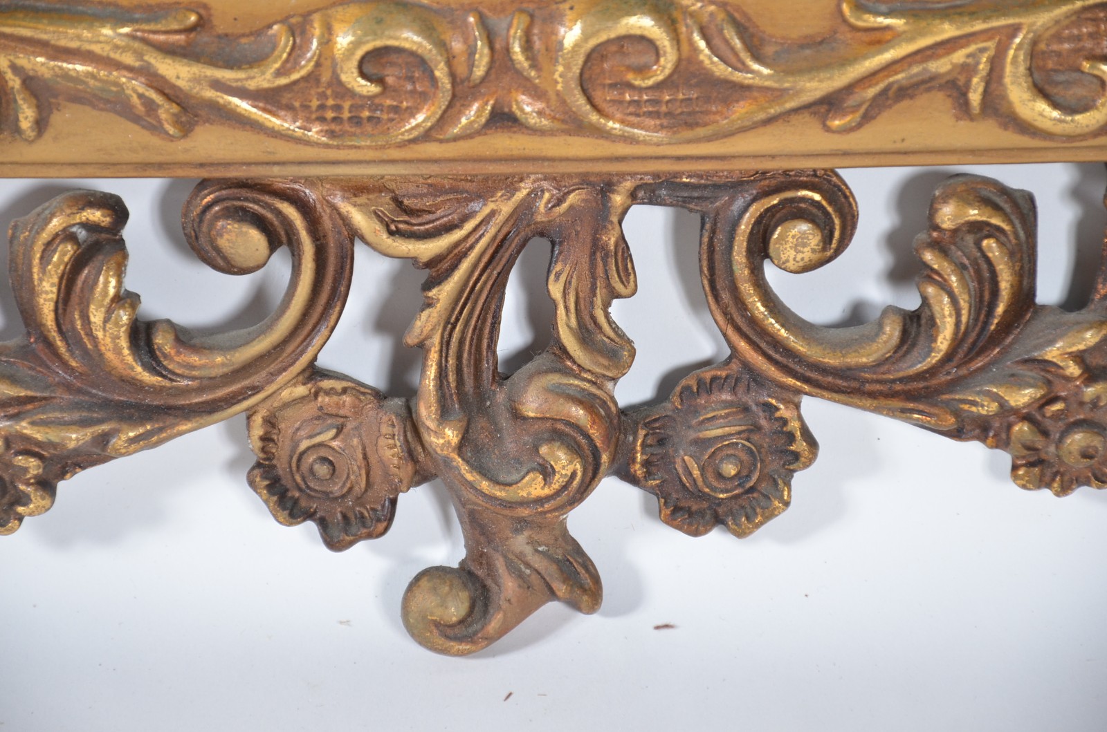 Console de parede de madeira nobre dourada, tampo de mármore... - foto 9 de 11