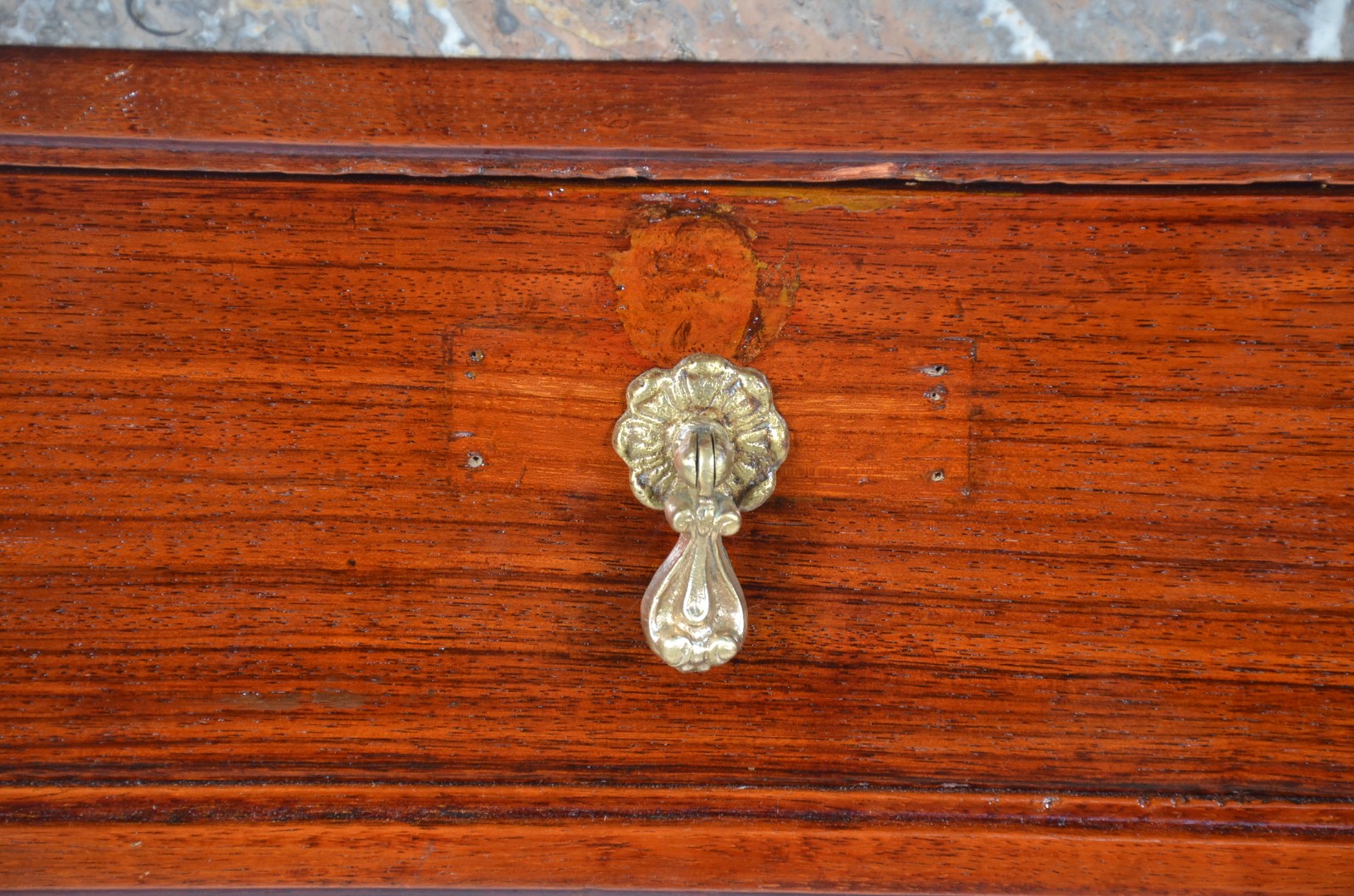 Cômoda de madeira nobre com 3 gavetinhas e 3 portas, tampo de... - foto 5 de 11