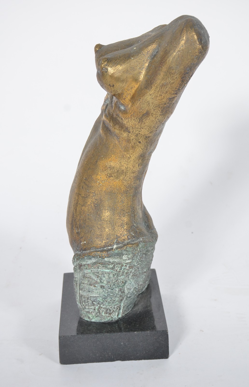 Escultura de bronze representando torso feminino, base de mármore... - foto 5 de 5