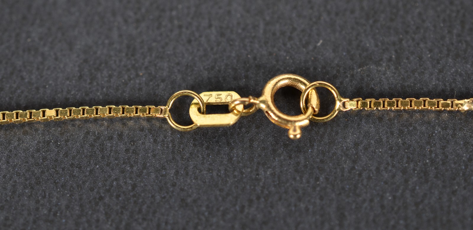 Gargantilha de ouro 18k., contraste 750, modelo veneziano com... - foto 6 de 7