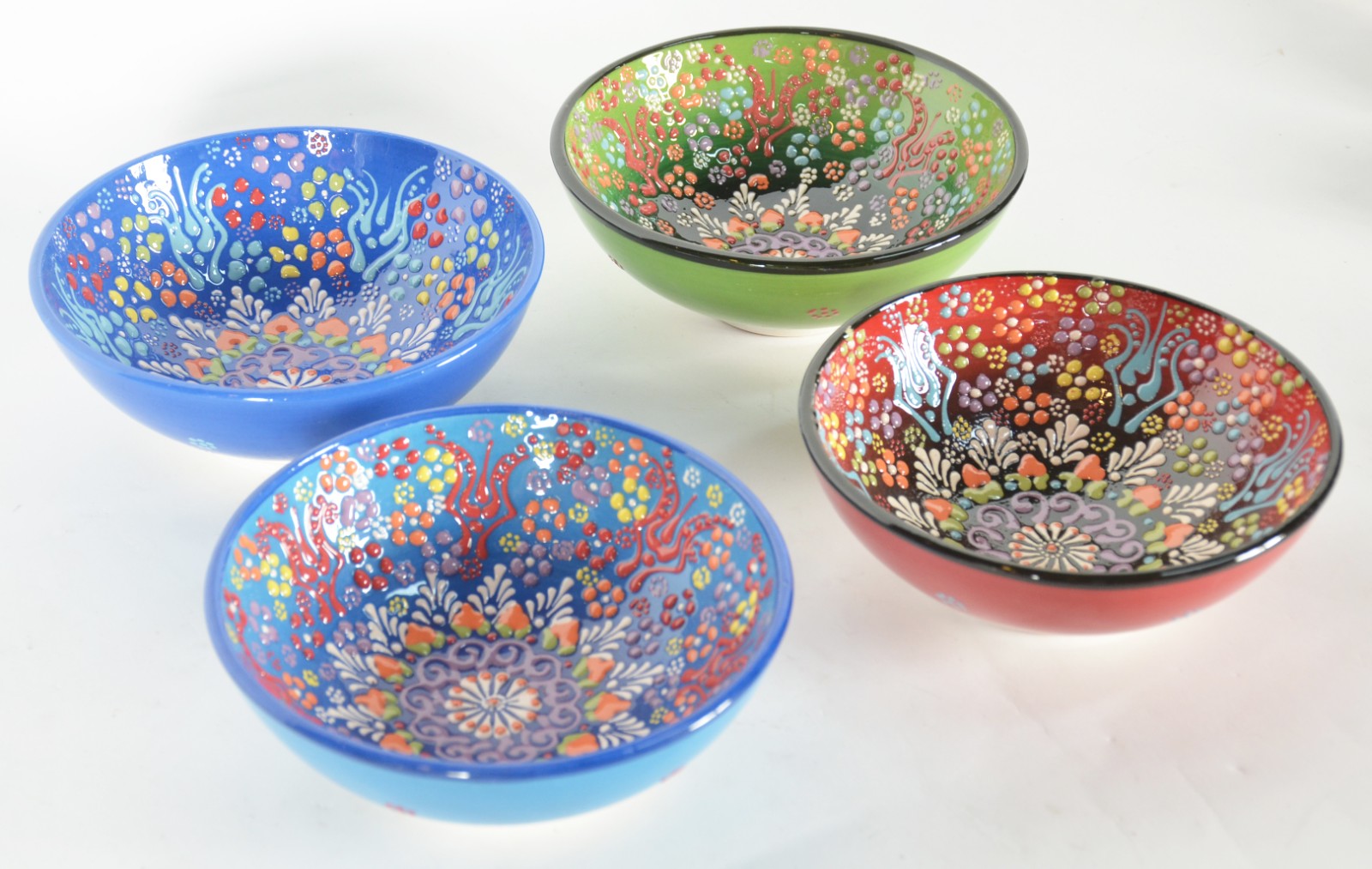 Quatro bowls de cerâmica espanhola pintandos à mão com guirlandas... - foto 1 de 6