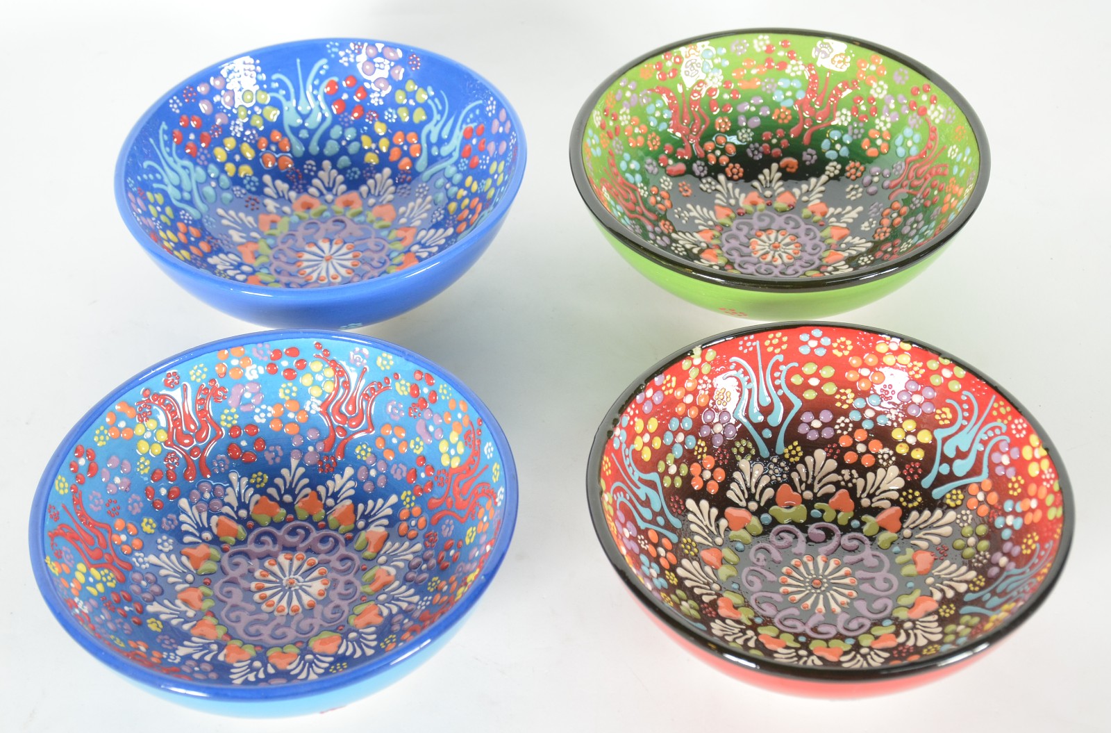 Quatro bowls de cerâmica espanhola pintandos à mão com guirlandas... - foto 2 de 6