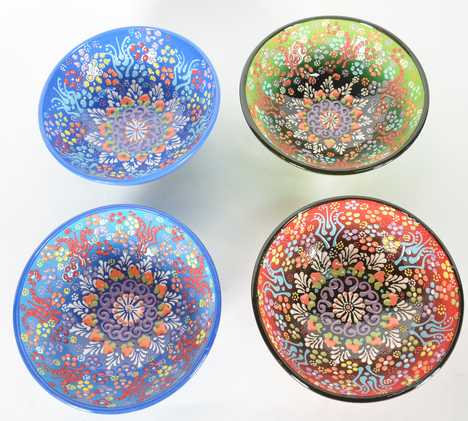 Quatro bowls de cerâmica espanhola pintandos à mão com guirlandas... - foto 3 de 6