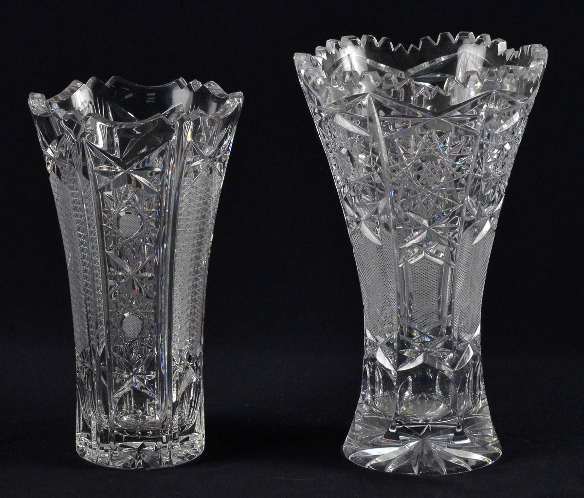 Dois vasos de cristal lapidado. Meds. alt. 24cm, diam.21cm - alt...
