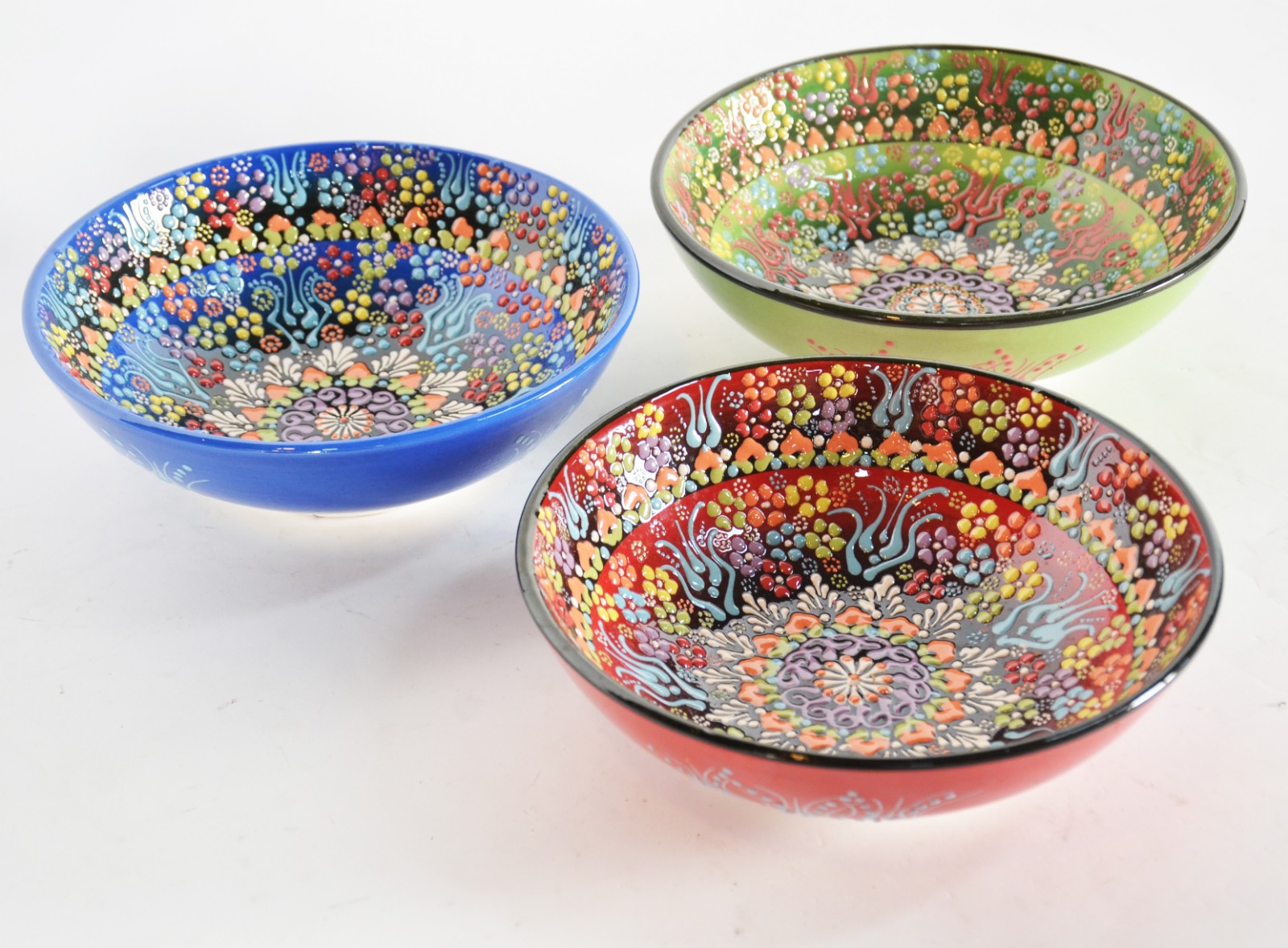 Três bowls de cerâmica espanhola pintandos à mão com guirlandas... - foto 1 de 5