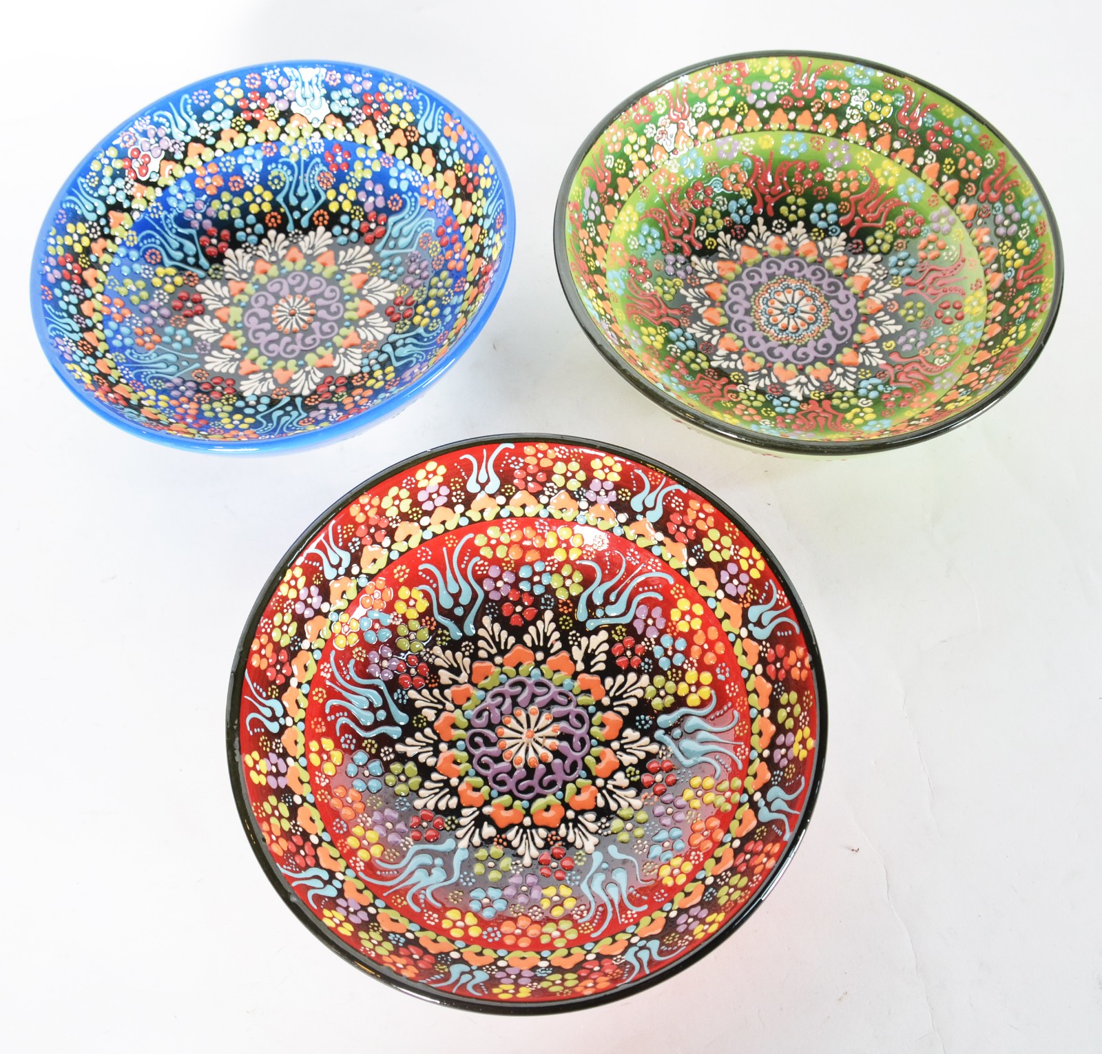 Três bowls de cerâmica espanhola pintandos à mão com guirlandas... - foto 2 de 5