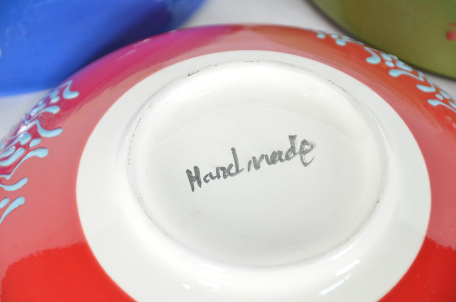 Três bowls de cerâmica espanhola pintandos à mão com guirlandas... - foto 5 de 5
