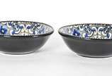 Cerámica Del Río Salado (1969),  - Dois bowls de cerâmica espanhola decorados com guirlandas florais em policromia, parte externa na cor preta.