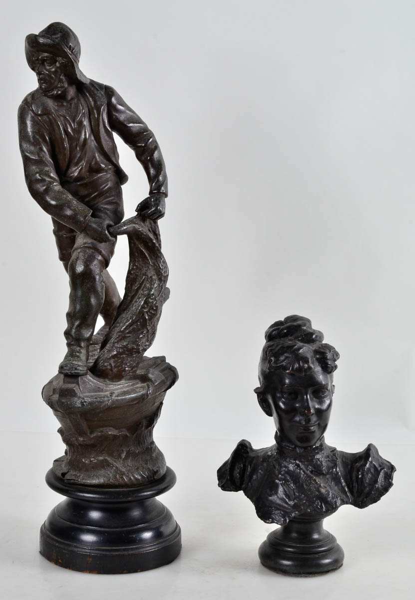 Duas estatuetas - busto feminino - R. BERNADELLI - alt. 28cm e...