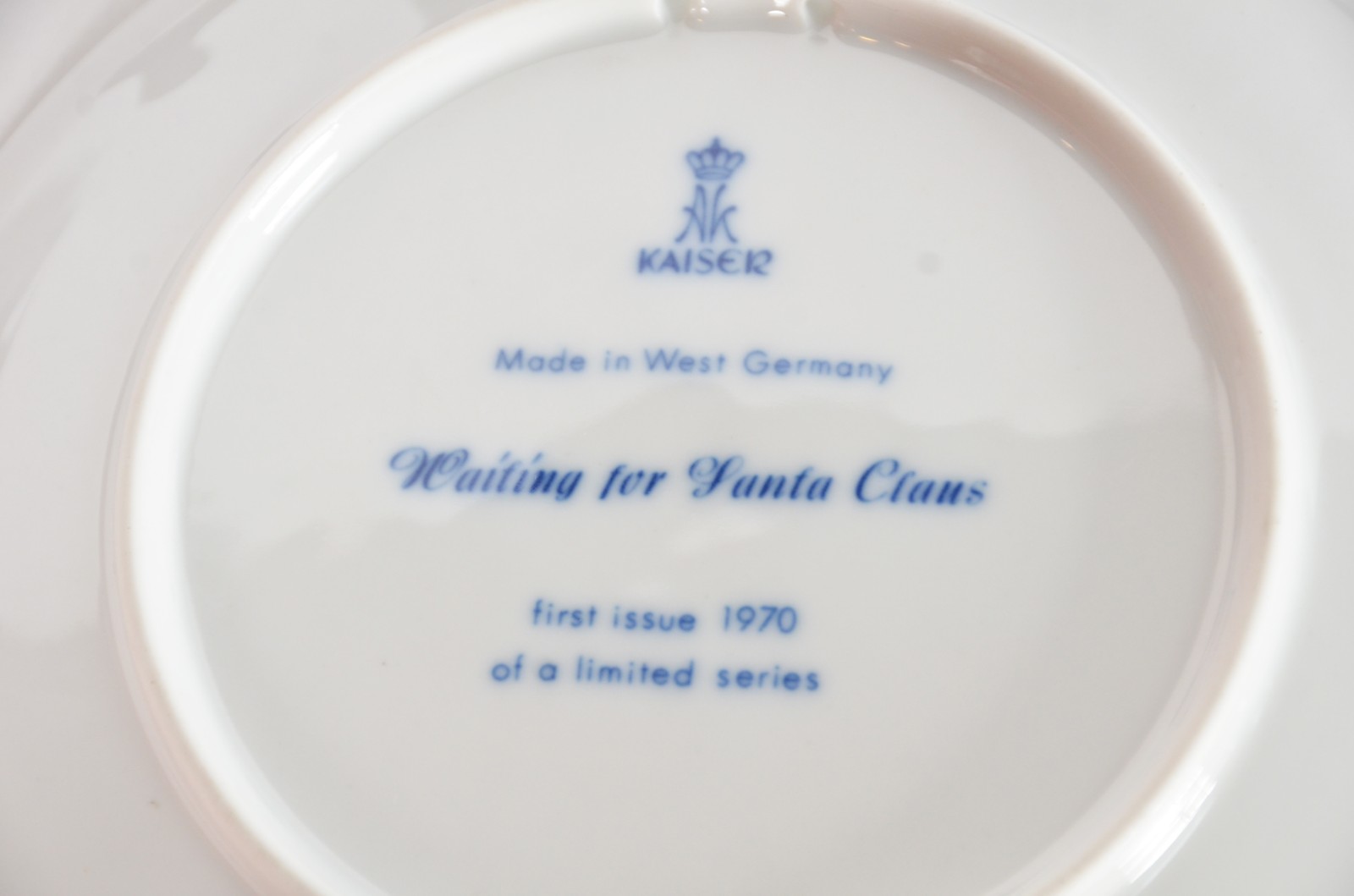 Cinco pratos de porcelana alemã, edições comemorativas decorados com... - foto 4 de 10