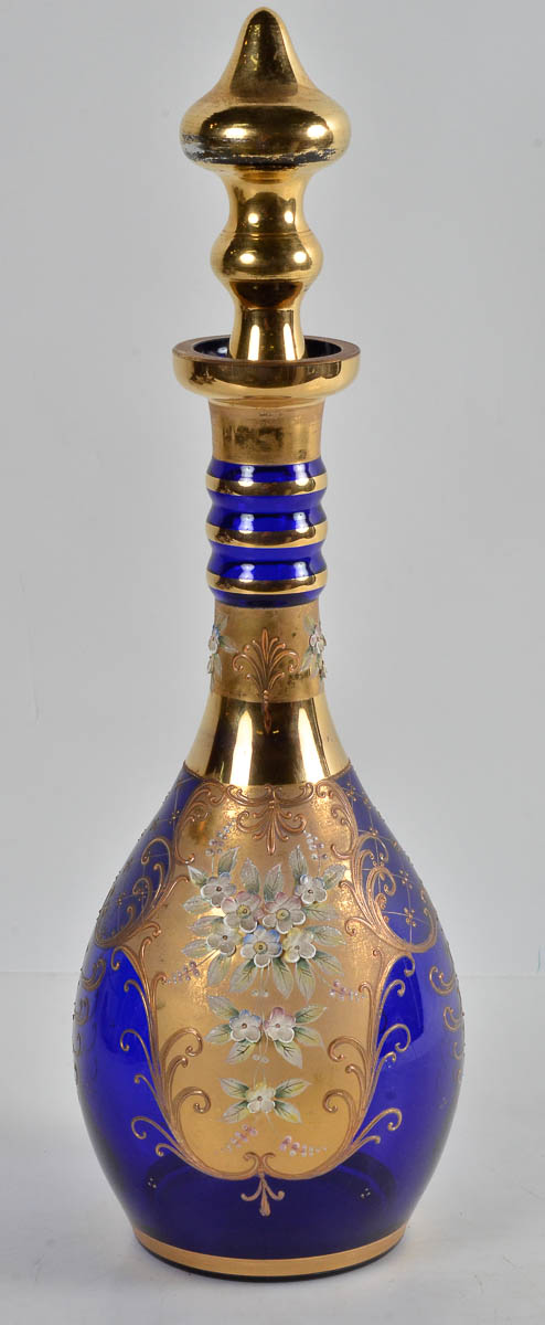 Grande garrafa de cristal tcheco azul com detalhes dourados, alt. 54...