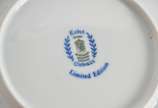 Cinco pratos de porcelana alemã, edições comemo... - Cinco pratos de porcelana alemã, edições comemorativas decorados com cenas natalinas em azul e branco.