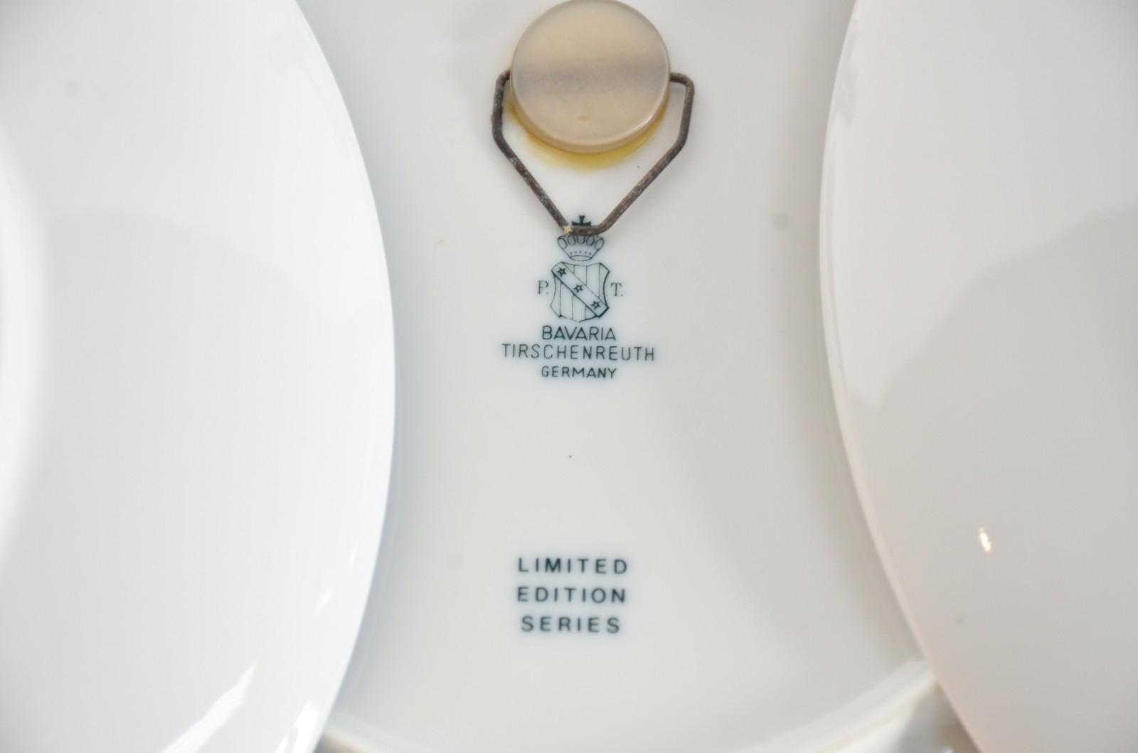 Cinco pratos de porcelana alemã, edições comemorativas decorados com... - foto 6 de 10