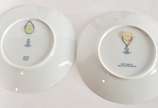 Cinco pratos de porcelana alemã, edições comemo... - Cinco pratos de porcelana alemã, edições comemorativas decorados com cenas natalinas em azul e branco.