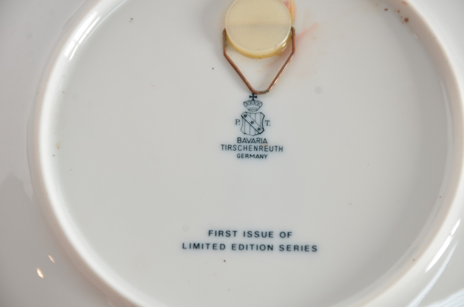 Cinco pratos de porcelana alemã, edições comemorativas decorados com... - foto 9 de 10