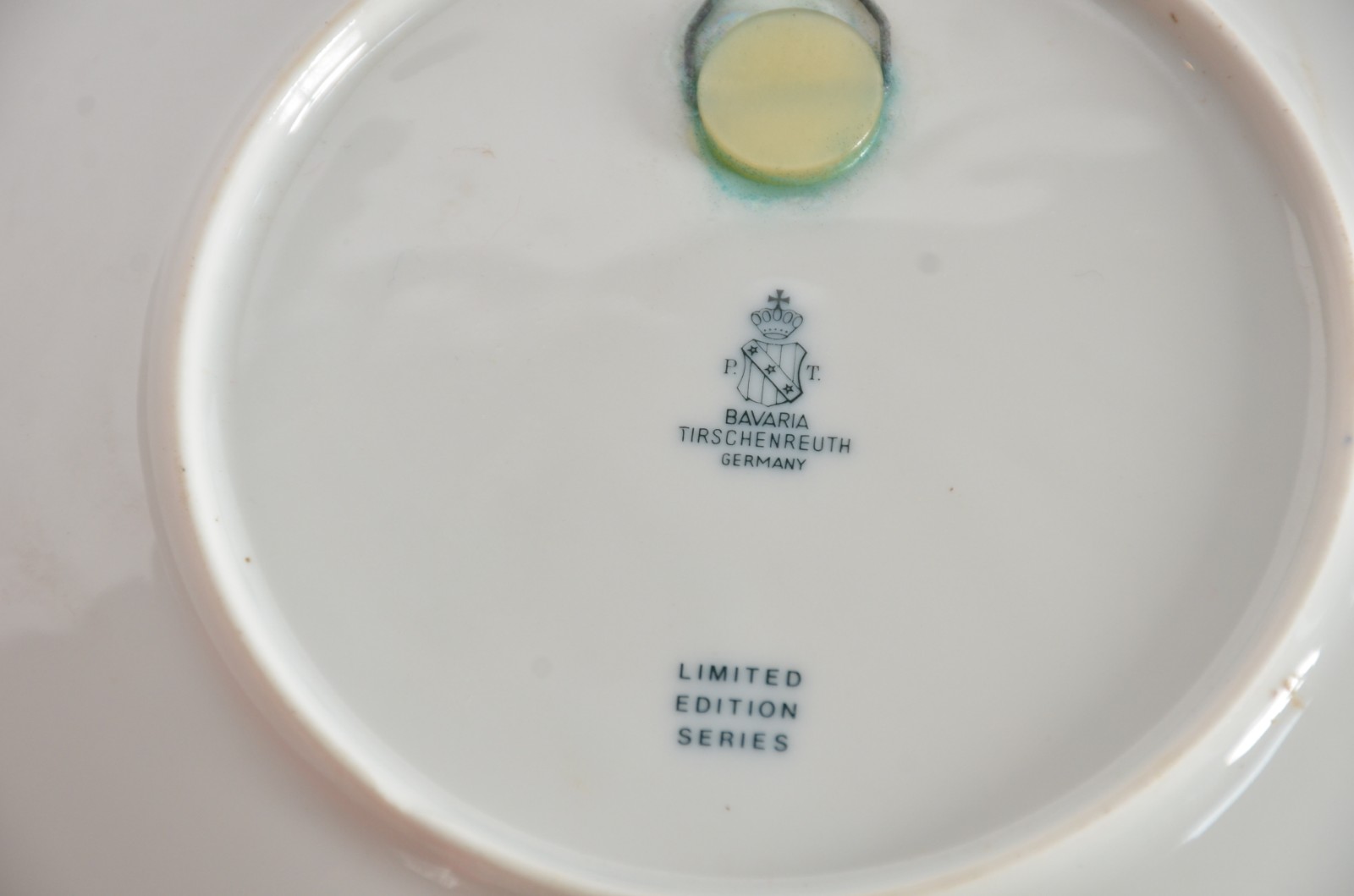 Cinco pratos de porcelana alemã, edições comemorativas decorados com... - foto 10 de 10