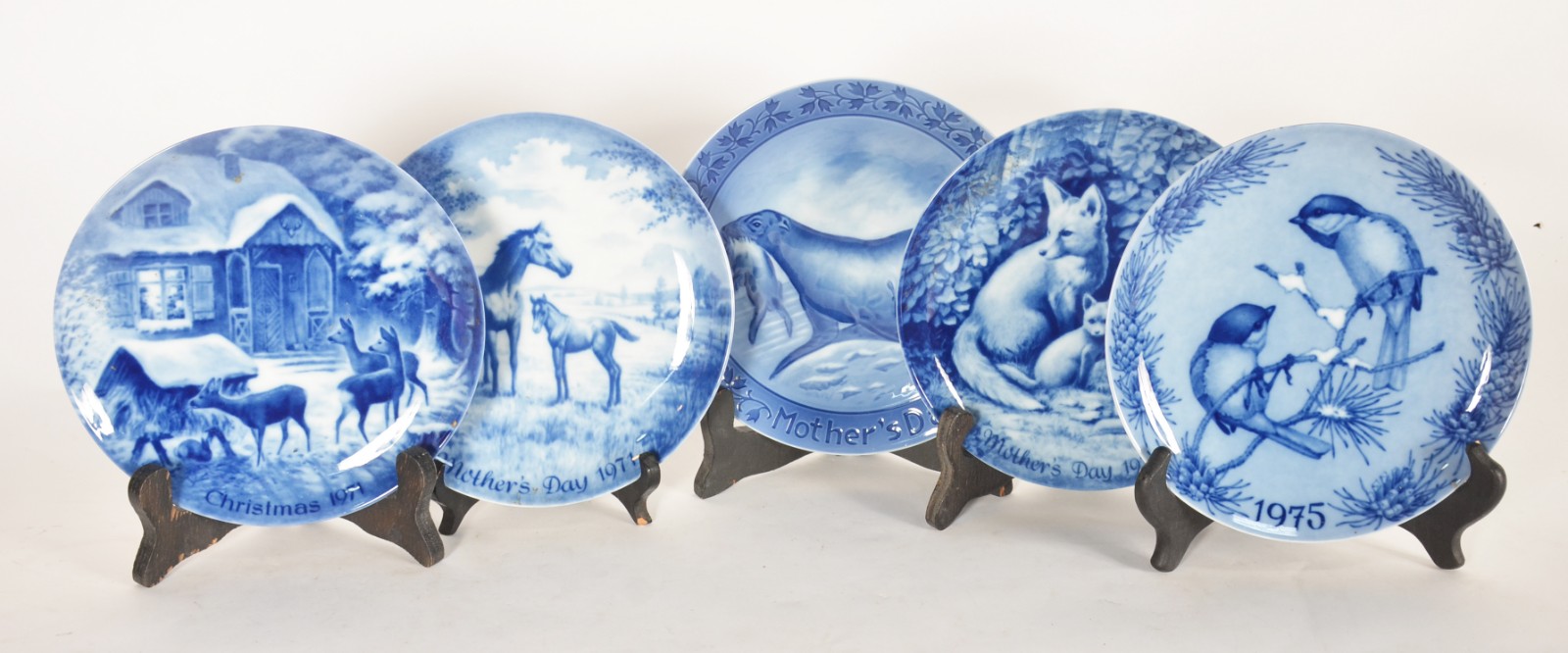 Cinco pratos de porcelana alemã Kaiser, séries limitadas, decorados... - foto 1 de 10