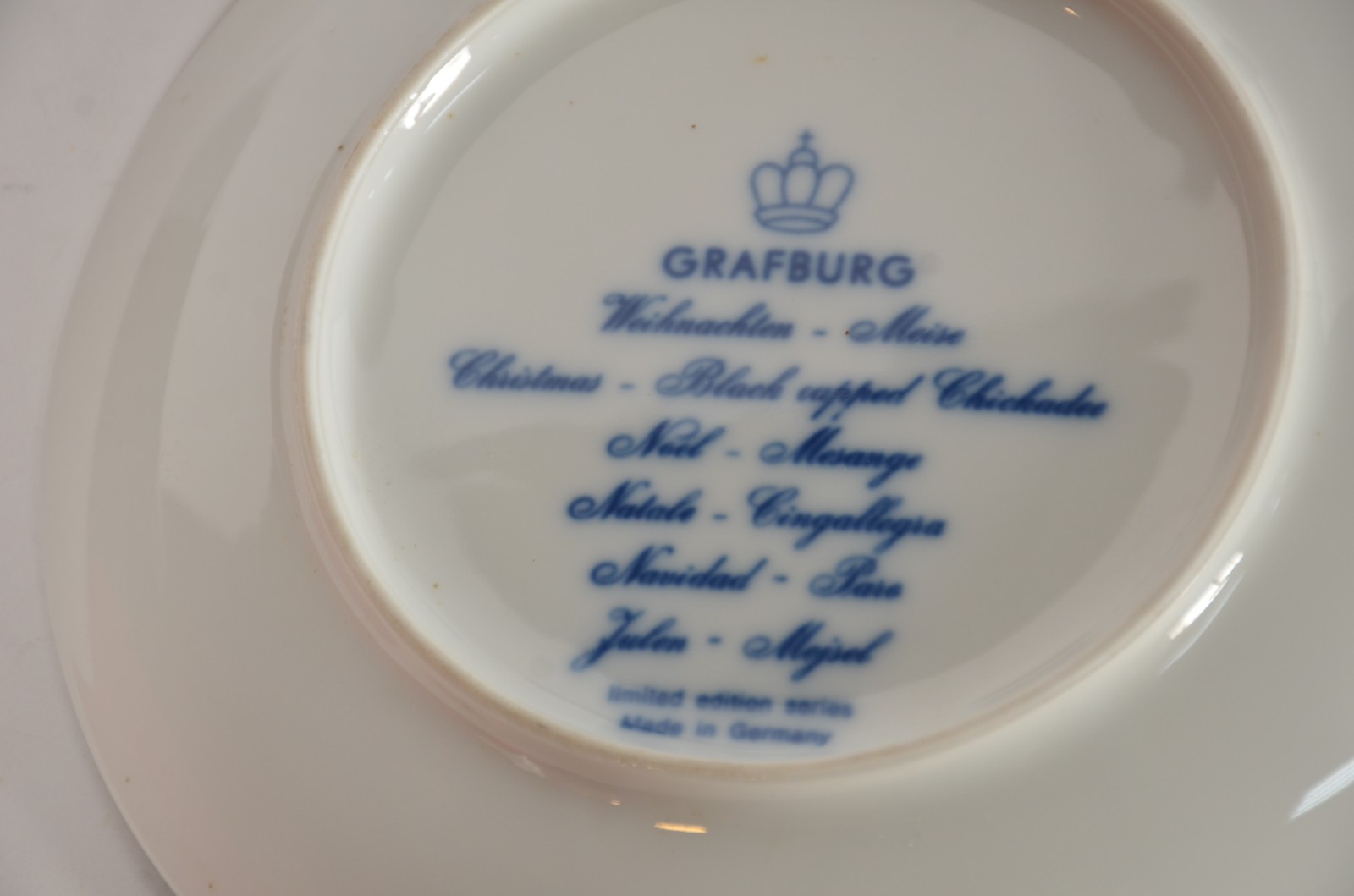 Cinco pratos de porcelana alemã Kaiser, séries limitadas, decorados... - foto 9 de 10