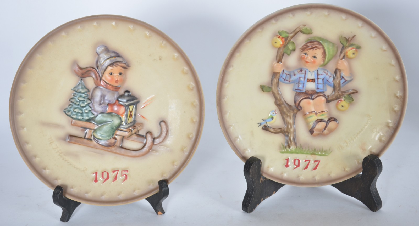 Quatro pratos de porcelana alemã Goebel feitos pelo artista... - foto 2 de 6