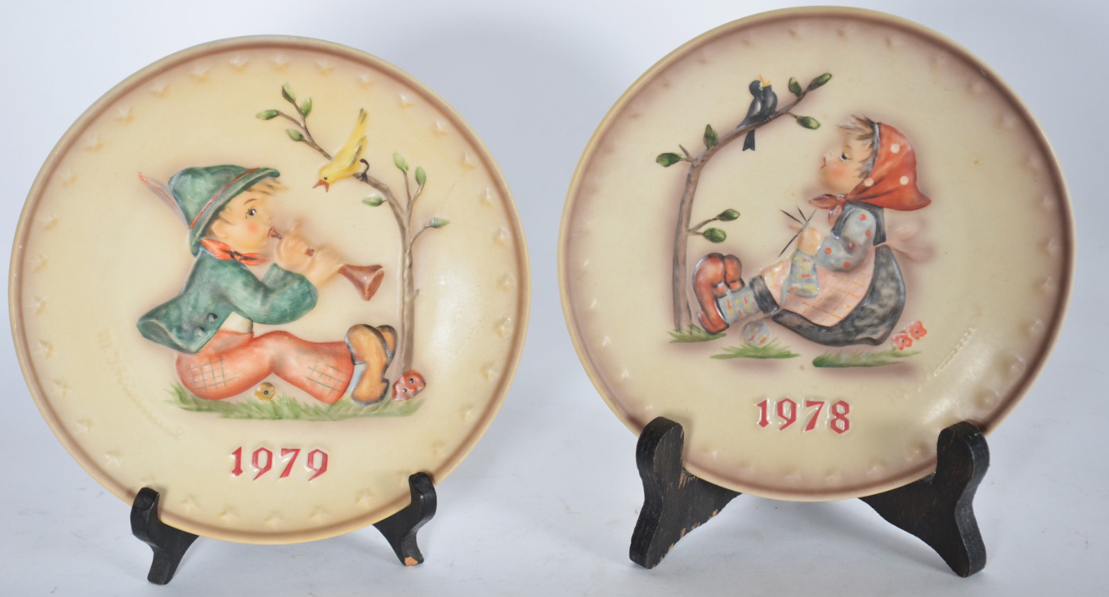 Quatro pratos de porcelana alemã Goebel feitos pelo artista... - foto 5 de 6