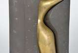 HELIO RODRIGUES ( 1949),  - Escultura de bronze representando torso feminino.