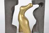 HELIO RODRIGUES ( 1949),  - Escultura de bronze representando torso feminino.