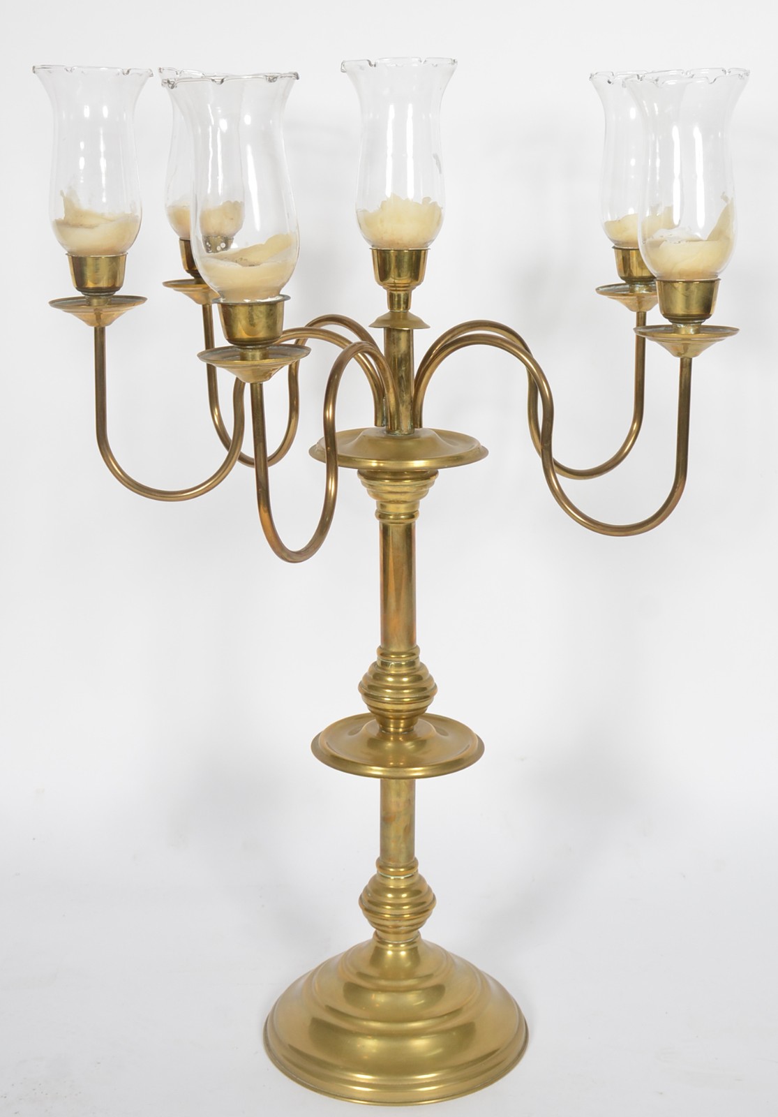 Grande candelabro de metal dourado com 5 braços, mangas de vidro... - foto 1 de 6
