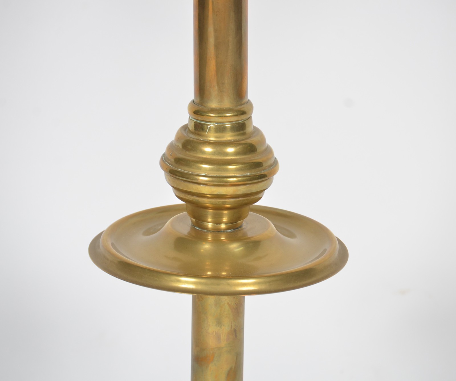 Grande candelabro de metal dourado com 5 braços, mangas de vidro... - foto 5 de 6