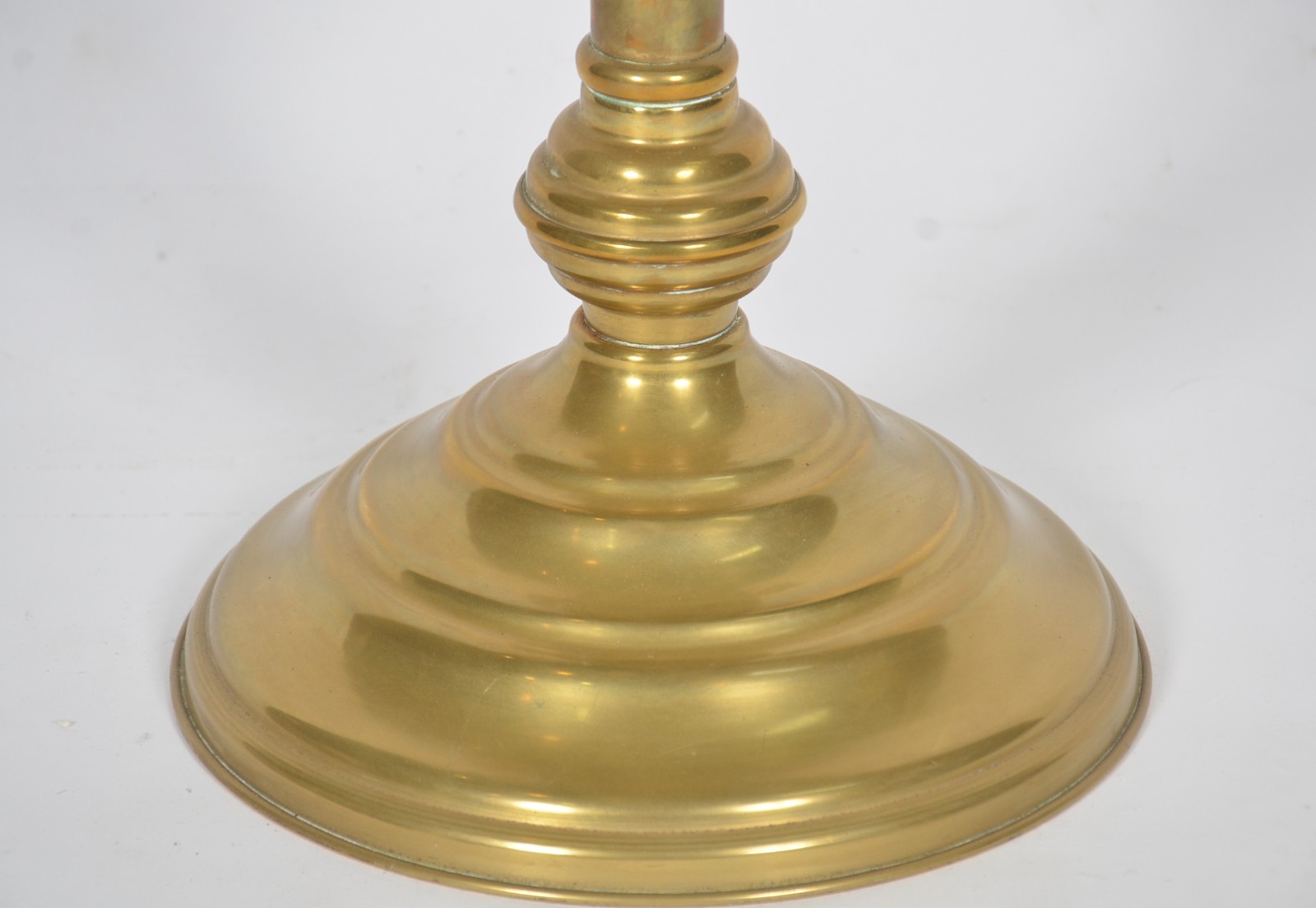 Grande candelabro de metal dourado com 5 braços, mangas de vidro... - foto 6 de 6